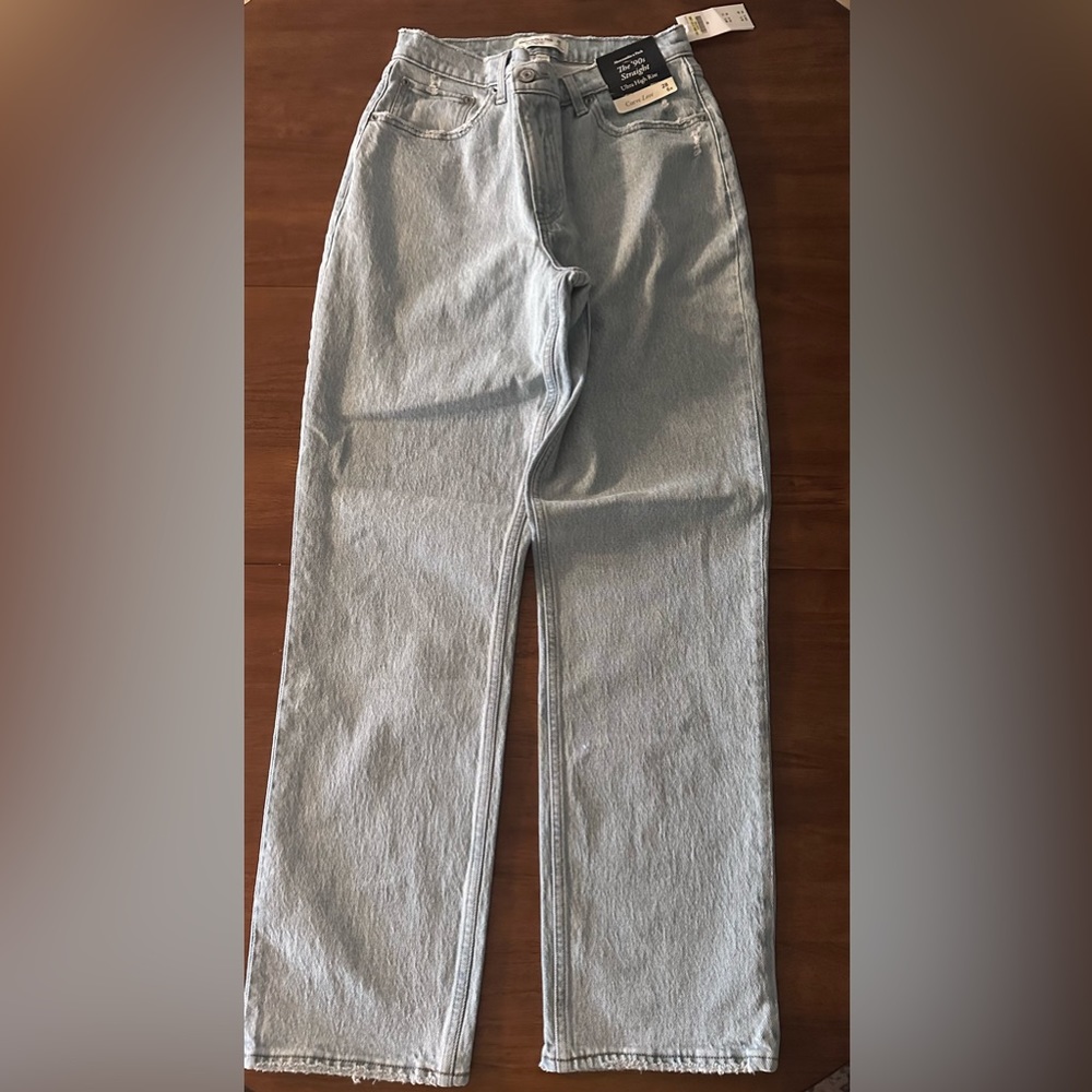 Abercrombie &Fitch Jeans. The 90s Straight Ultra High Rise